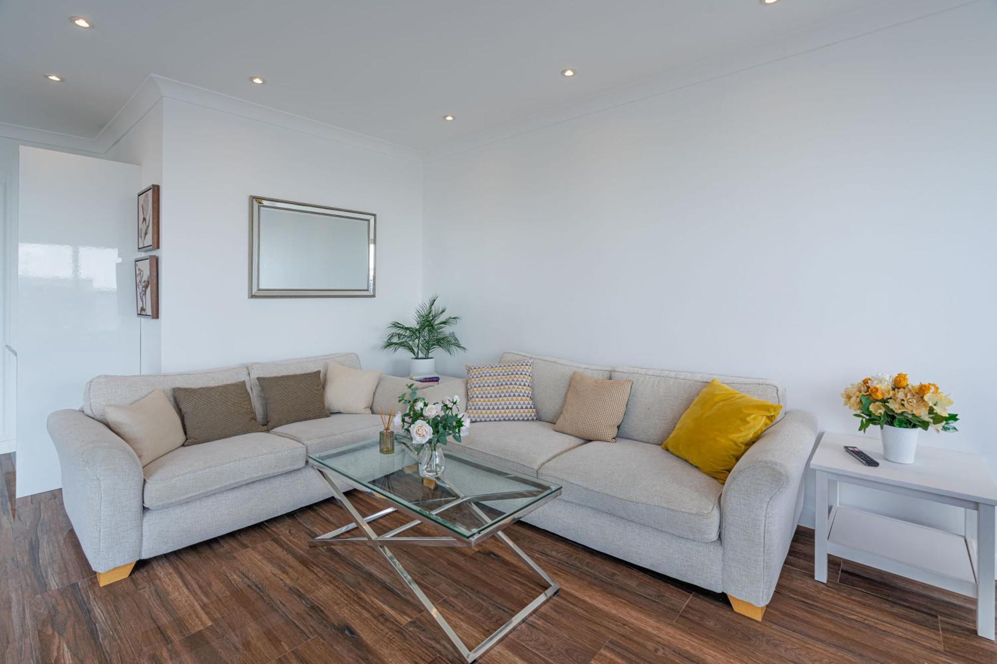 Appartement On The Penthouse With Sea View - 3 Bedrooms - Roof Balcony - Spa, Sauna, Gym And Pool - Sleeps 6 Hove