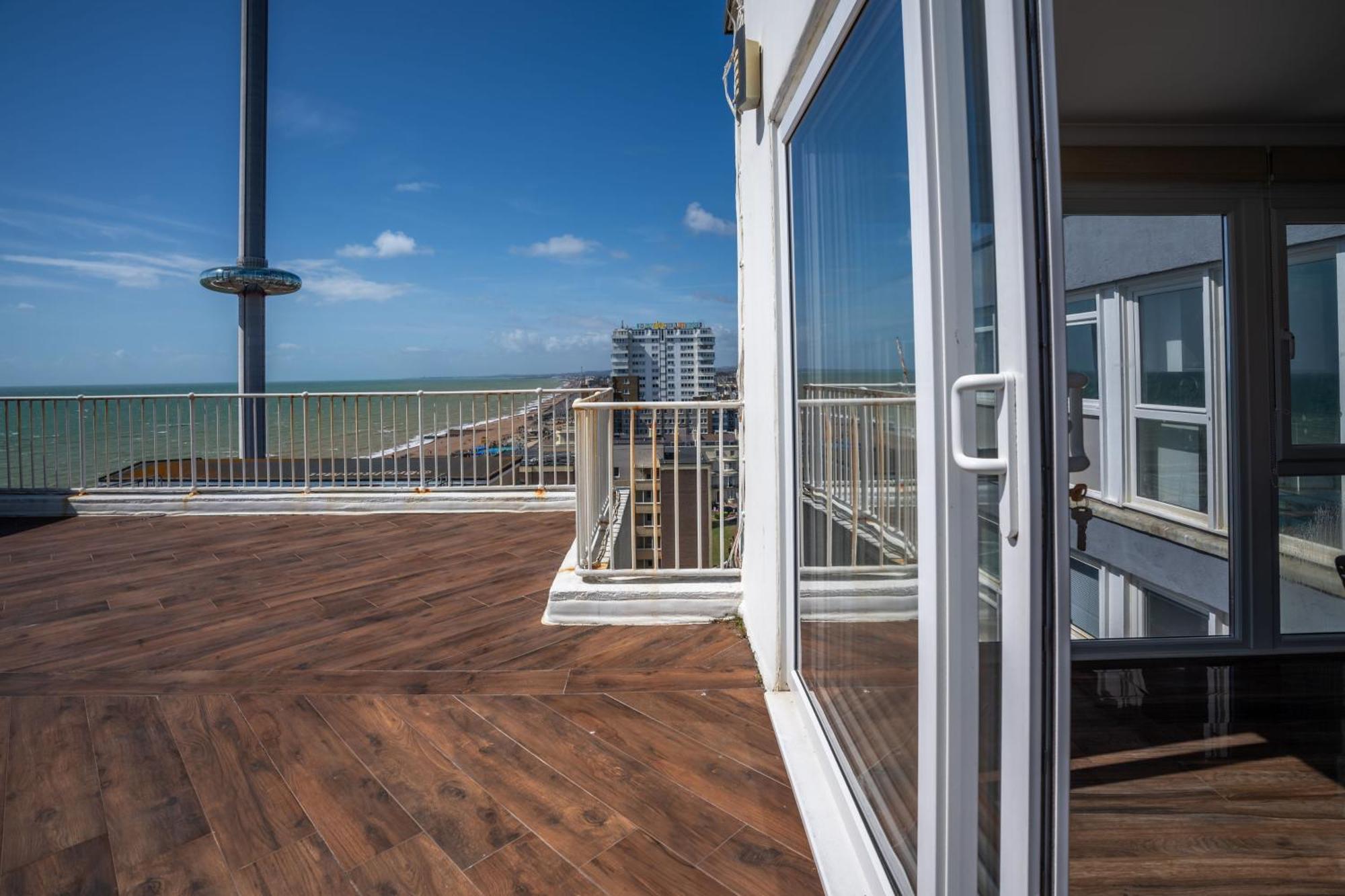 On The Penthouse With Sea View - 3 Bedrooms - Roof Balcony - Spa, Sauna, Gym And Pool - Sleeps 6