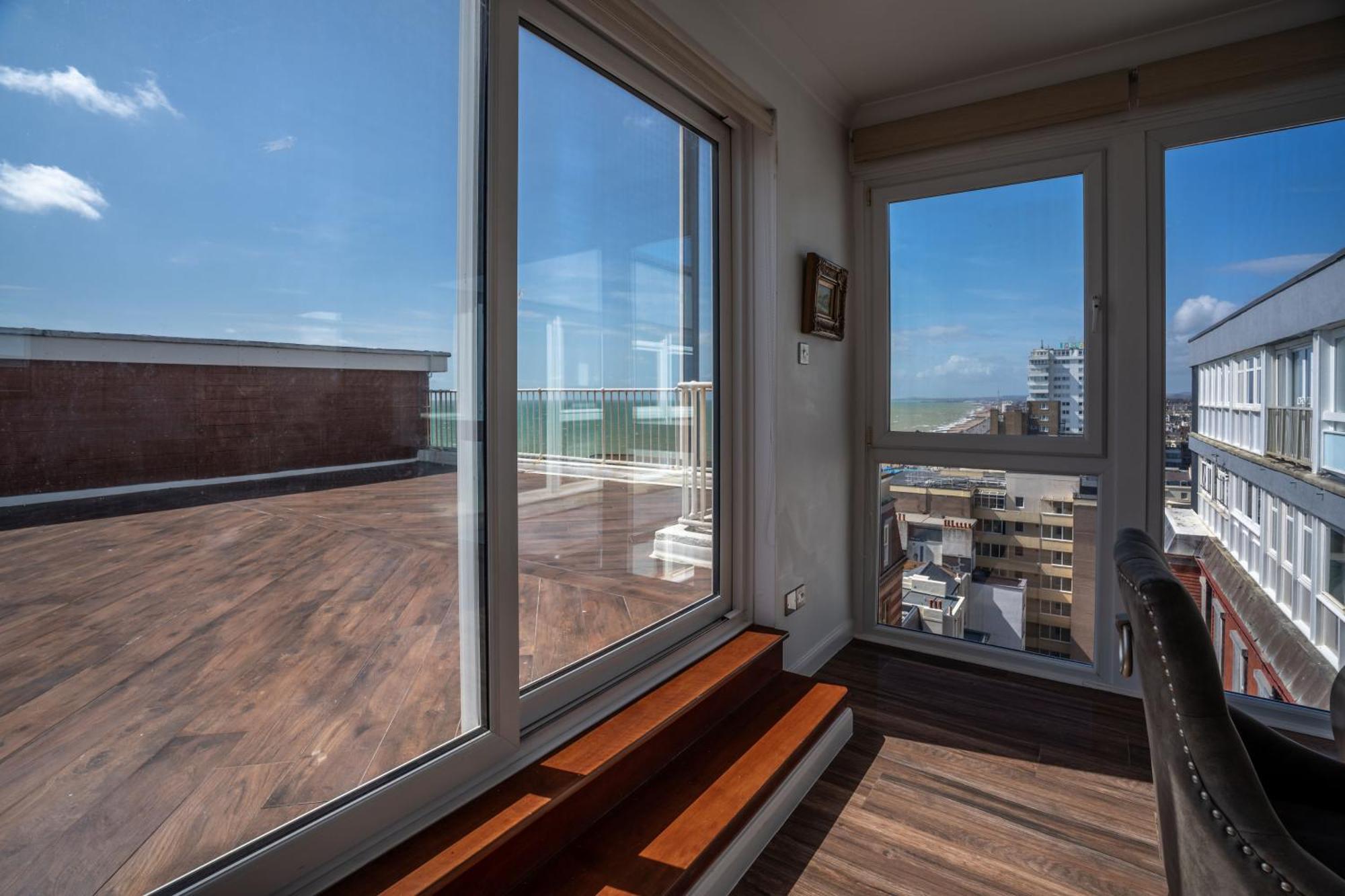 Appartement On The Penthouse With Sea View - 3 Bedrooms - Roof Balcony - Spa, Sauna, Gym And Pool - Sleeps 6 Hove